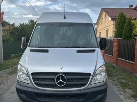 Серый Мерседес Sprinter, объемом двигателя 3 л и пробегом 400 тыс. км за 19600 $, фото 1 на Automoto.ua