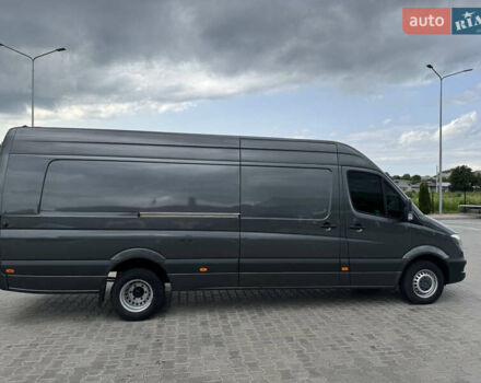 Серый Мерседес Sprinter, объемом двигателя 3 л и пробегом 584 тыс. км за 27999 $, фото 1 на Automoto.ua