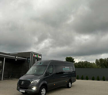 Серый Мерседес Sprinter, объемом двигателя 2.99 л и пробегом 312 тыс. км за 69336 $, фото 1 на Automoto.ua