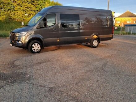 Серый Мерседес Sprinter, объемом двигателя 2.99 л и пробегом 330 тыс. км за 59354 $, фото 1 на Automoto.ua