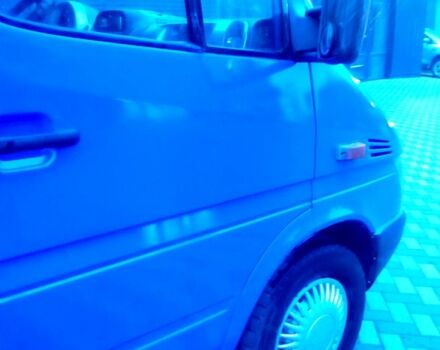 Синий Мерседес Sprinter, объемом двигателя 2.1 л и пробегом 400 тыс. км за 9300 $, фото 7 на Automoto.ua