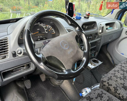 Синий Мерседес Sprinter, объемом двигателя 2.15 л и пробегом 800 тыс. км за 15000 $, фото 16 на Automoto.ua