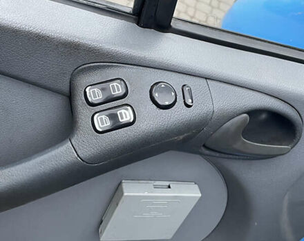 Синий Мерседес Sprinter, объемом двигателя 2.15 л и пробегом 378 тыс. км за 15000 $, фото 16 на Automoto.ua