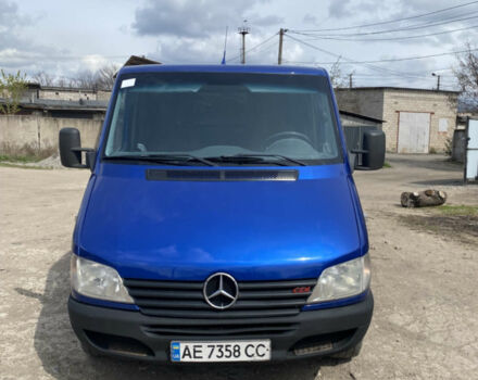 Синий Мерседес Sprinter, объемом двигателя 2.69 л и пробегом 340 тыс. км за 13000 $, фото 3 на Automoto.ua