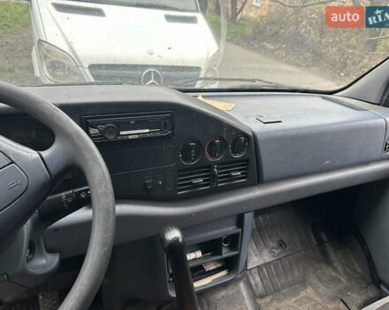 Синий Мерседес Sprinter, объемом двигателя 2.87 л и пробегом 620 тыс. км за 5999 $, фото 6 на Automoto.ua