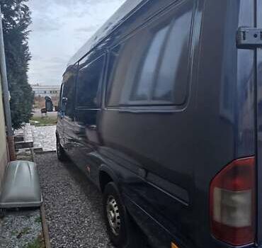 Синий Мерседес Sprinter, объемом двигателя 2.69 л и пробегом 360 тыс. км за 10000 $, фото 3 на Automoto.ua