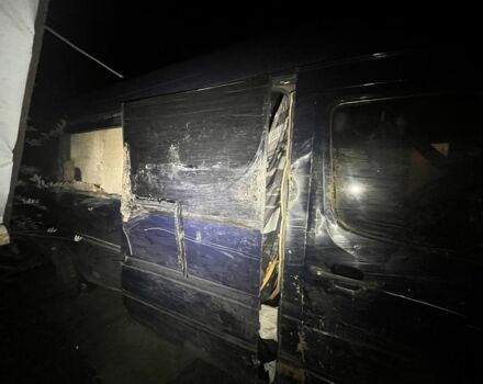 Синий Мерседес Sprinter, объемом двигателя 2.1 л и пробегом 3 тыс. км за 3200 $, фото 5 на Automoto.ua