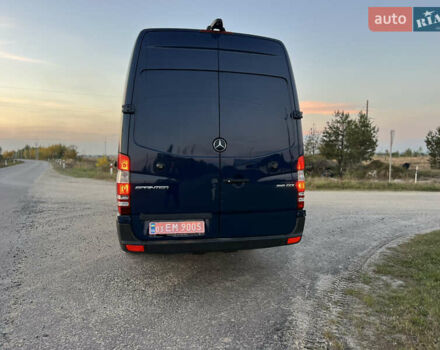 Синий Мерседес Sprinter, объемом двигателя 2.2 л и пробегом 350 тыс. км за 19900 $, фото 3 на Automoto.ua