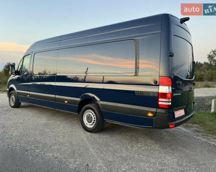 Синий Мерседес Sprinter, объемом двигателя 2.2 л и пробегом 350 тыс. км за 19900 $, фото 2 на Automoto.ua