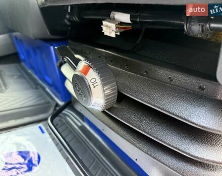 Синий Мерседес Sprinter, объемом двигателя 2.2 л и пробегом 251 тыс. км за 24250 $, фото 13 на Automoto.ua