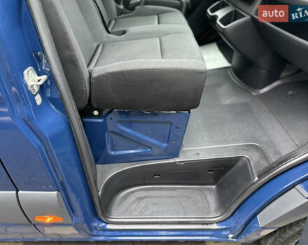 Синий Мерседес Sprinter, объемом двигателя 3 л и пробегом 151 тыс. км за 40719 $, фото 24 на Automoto.ua