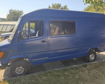 Синий Мерседес Sprinter, объемом двигателя 3 л и пробегом 650 тыс. км за 3200 $, фото 2 на Automoto.ua