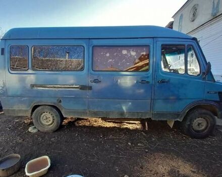 Синий Мерседес Sprinter, объемом двигателя 3.2 л и пробегом 50 тыс. км за 2058 $, фото 5 на Automoto.ua