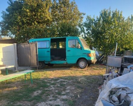 Синий Мерседес Sprinter, объемом двигателя 2 л и пробегом 600 тыс. км за 1600 $, фото 1 на Automoto.ua