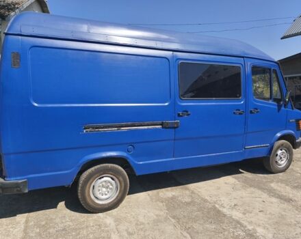 Синий Мерседес Sprinter, объемом двигателя 3 л и пробегом 650 тыс. км за 3200 $, фото 1 на Automoto.ua