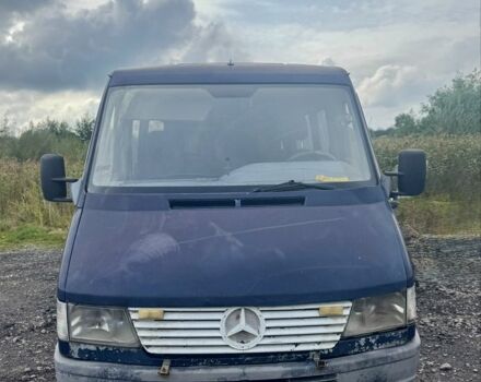Синий Мерседес Sprinter, объемом двигателя 2.3 л и пробегом 500 тыс. км за 1000 $, фото 1 на Automoto.ua