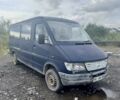 Синий Мерседес Sprinter, объемом двигателя 2.3 л и пробегом 500 тыс. км за 1000 $, фото 2 на Automoto.ua