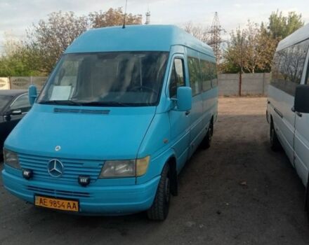 Синий Мерседес Sprinter, объемом двигателя 2.9 л и пробегом 500 тыс. км за 6000 $, фото 1 на Automoto.ua