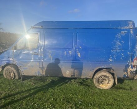 Синий Мерседес Sprinter, объемом двигателя 2.1 л и пробегом 450 тыс. км за 2000 $, фото 4 на Automoto.ua