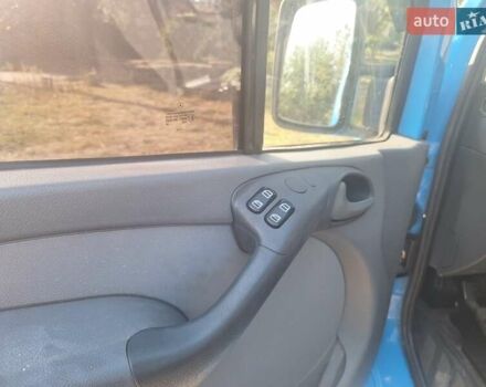 Синий Мерседес Sprinter, объемом двигателя 2.2 л и пробегом 327 тыс. км за 9000 $, фото 4 на Automoto.ua