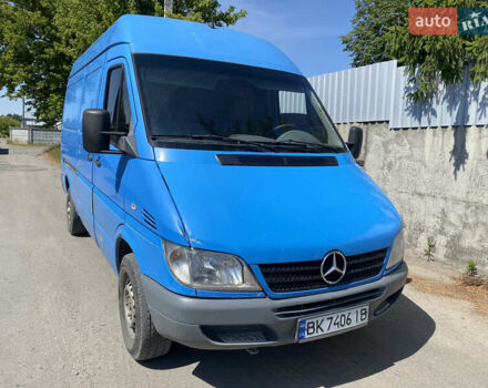 Синий Мерседес Sprinter, объемом двигателя 2.2 л и пробегом 655 тыс. км за 6000 $, фото 1 на Automoto.ua