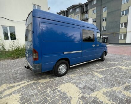 Синий Мерседес Sprinter, объемом двигателя 2.7 л и пробегом 320 тыс. км за 7800 $, фото 3 на Automoto.ua