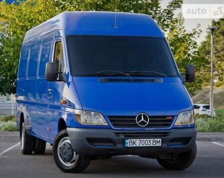 Синий Мерседес Sprinter, объемом двигателя 2.2 л и пробегом 300 тыс. км за 12800 $, фото 2 на Automoto.ua