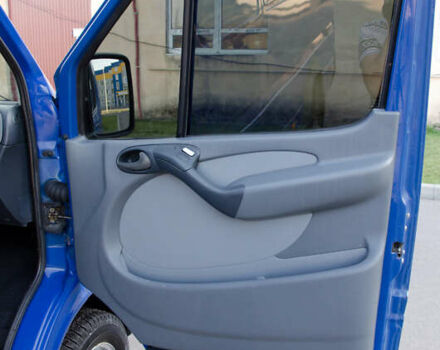 Синий Мерседес Sprinter, объемом двигателя 2.2 л и пробегом 300 тыс. км за 12800 $, фото 42 на Automoto.ua