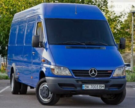 Синий Мерседес Sprinter, объемом двигателя 2.2 л и пробегом 300 тыс. км за 12800 $, фото 4 на Automoto.ua