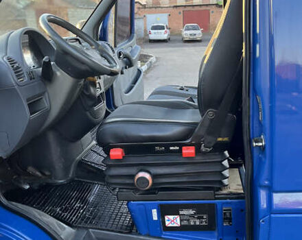 Синій Мерседес Sprinter, об'ємом двигуна 2.15 л та пробігом 430 тис. км за 13000 $, фото 21 на Automoto.ua