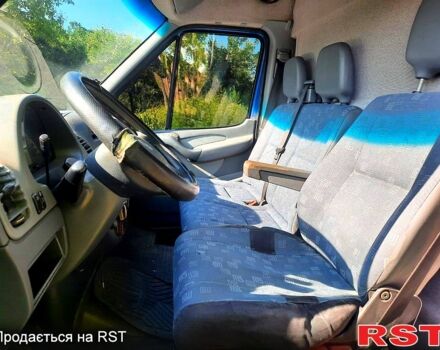 Синий Мерседес Sprinter, объемом двигателя 2.1 л и пробегом 500 тыс. км за 7300 $, фото 6 на Automoto.ua