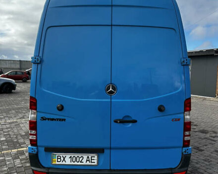 Синий Мерседес Sprinter, объемом двигателя 2.2 л и пробегом 442 тыс. км за 13800 $, фото 4 на Automoto.ua