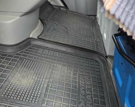 Синий Мерседес Sprinter, объемом двигателя 2.15 л и пробегом 290 тыс. км за 11850 $, фото 47 на Automoto.ua