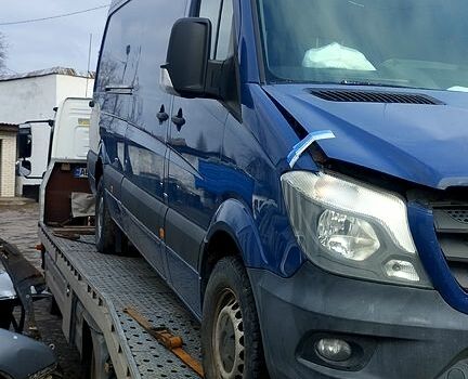 Синий Мерседес Sprinter, объемом двигателя 2.1 л и пробегом 410 тыс. км за 10000 $, фото 3 на Automoto.ua