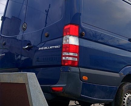 Синий Мерседес Sprinter, объемом двигателя 2.1 л и пробегом 410 тыс. км за 10000 $, фото 1 на Automoto.ua