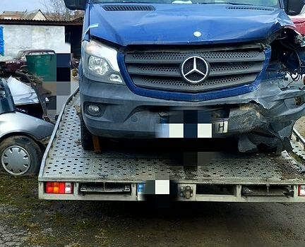 Синий Мерседес Sprinter, объемом двигателя 2.1 л и пробегом 410 тыс. км за 10000 $, фото 4 на Automoto.ua