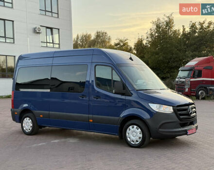 Синий Мерседес Sprinter, объемом двигателя 2.2 л и пробегом 271 тыс. км за 25999 $, фото 2 на Automoto.ua