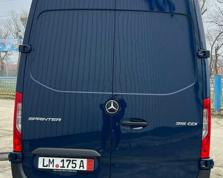 Синий Мерседес Sprinter, объемом двигателя 2.99 л и пробегом 230 тыс. км за 42761 $, фото 3 на Automoto.ua