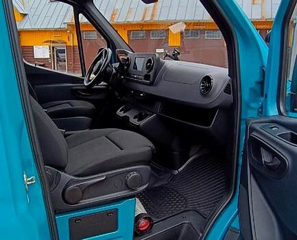 Синий Мерседес Sprinter, объемом двигателя 2.1 л и пробегом 237 тыс. км за 28000 $, фото 6 на Automoto.ua