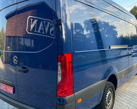 Синий Мерседес Sprinter, объемом двигателя 1.95 л и пробегом 240 тыс. км за 31074 $, фото 2 на Automoto.ua