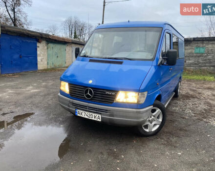 Синий Мерседес Sprinter, объемом двигателя 2.87 л и пробегом 300 тыс. км за 4500 $, фото 1 на Automoto.ua