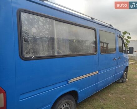 Синий Мерседес Sprinter, объемом двигателя 2.2 л и пробегом 630 тыс. км за 6000 $, фото 2 на Automoto.ua
