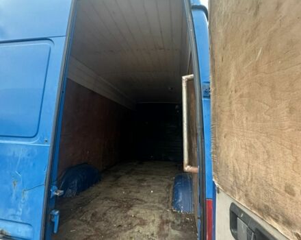 Синий Мерседес Sprinter, объемом двигателя 2.2 л и пробегом 500 тыс. км за 4200 $, фото 4 на Automoto.ua