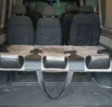 Синій Мерседес Sprinter, об'ємом двигуна 3 л та пробігом 530 тис. км за 18500 $, фото 6 на Automoto.ua