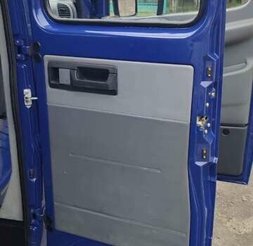 Синий Мерседес Sprinter, объемом двигателя 2.7 л и пробегом 264 тыс. км за 27600 $, фото 37 на Automoto.ua