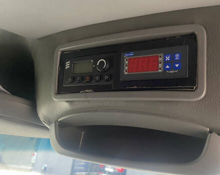 Синий Мерседес Sprinter, объемом двигателя 2.15 л и пробегом 400 тыс. км за 21000 $, фото 11 на Automoto.ua