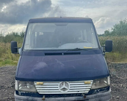 Синий Мерседес Sprinter, объемом двигателя 2.4 л и пробегом 500 тыс. км за 1000 $, фото 1 на Automoto.ua