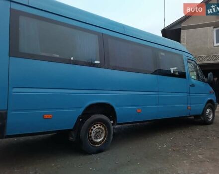 Синий Мерседес Sprinter, объемом двигателя 2.1 л и пробегом 300 тыс. км за 8350 $, фото 2 на Automoto.ua