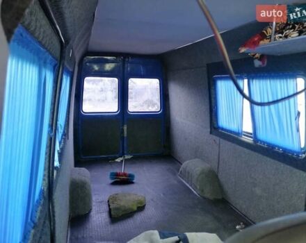 Синий Мерседес Sprinter, объемом двигателя 2.7 л и пробегом 400 тыс. км за 9500 $, фото 4 на Automoto.ua