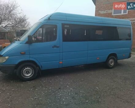 Синий Мерседес Sprinter, объемом двигателя 2.1 л и пробегом 300 тыс. км за 8350 $, фото 4 на Automoto.ua